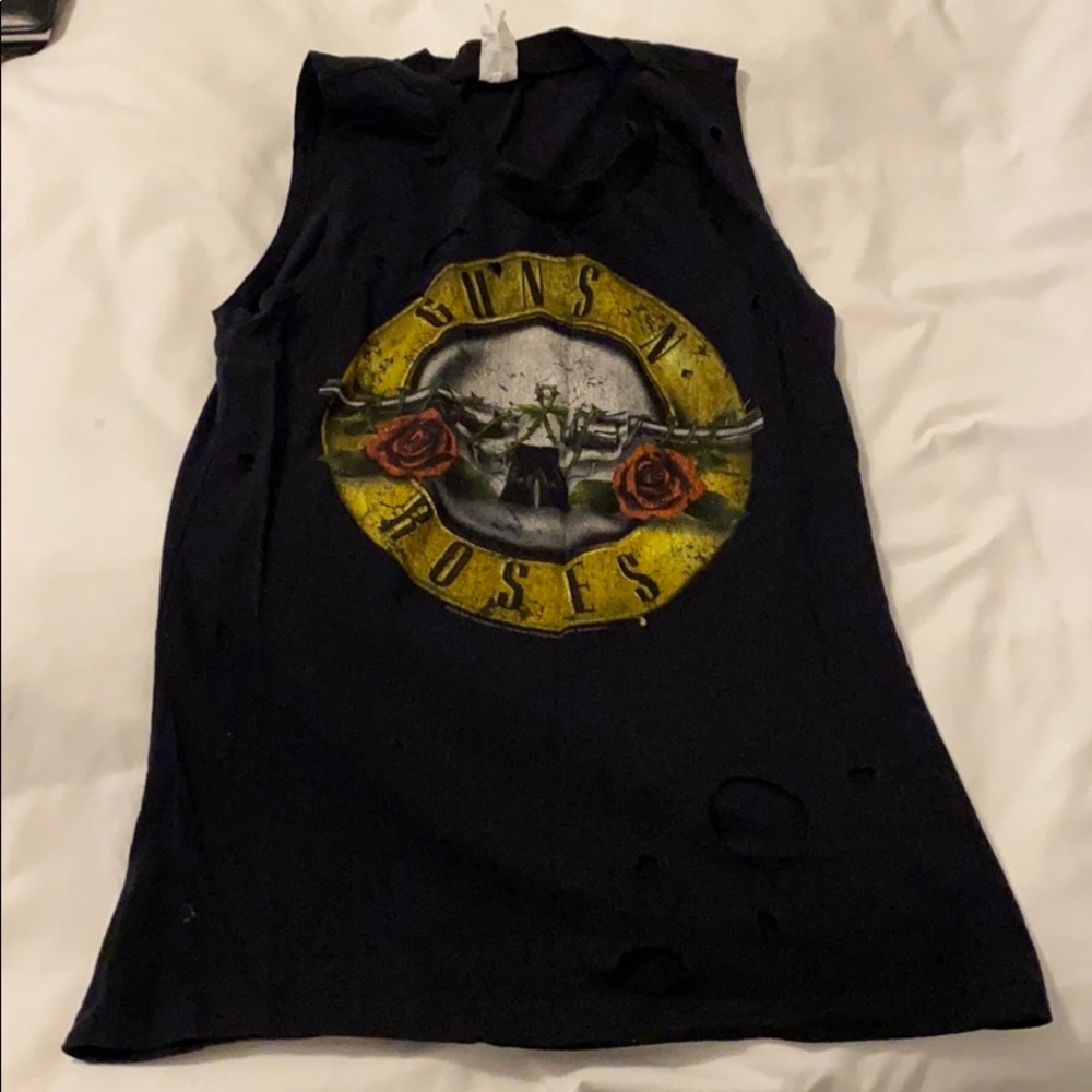 Distressed guns and roses t shirt